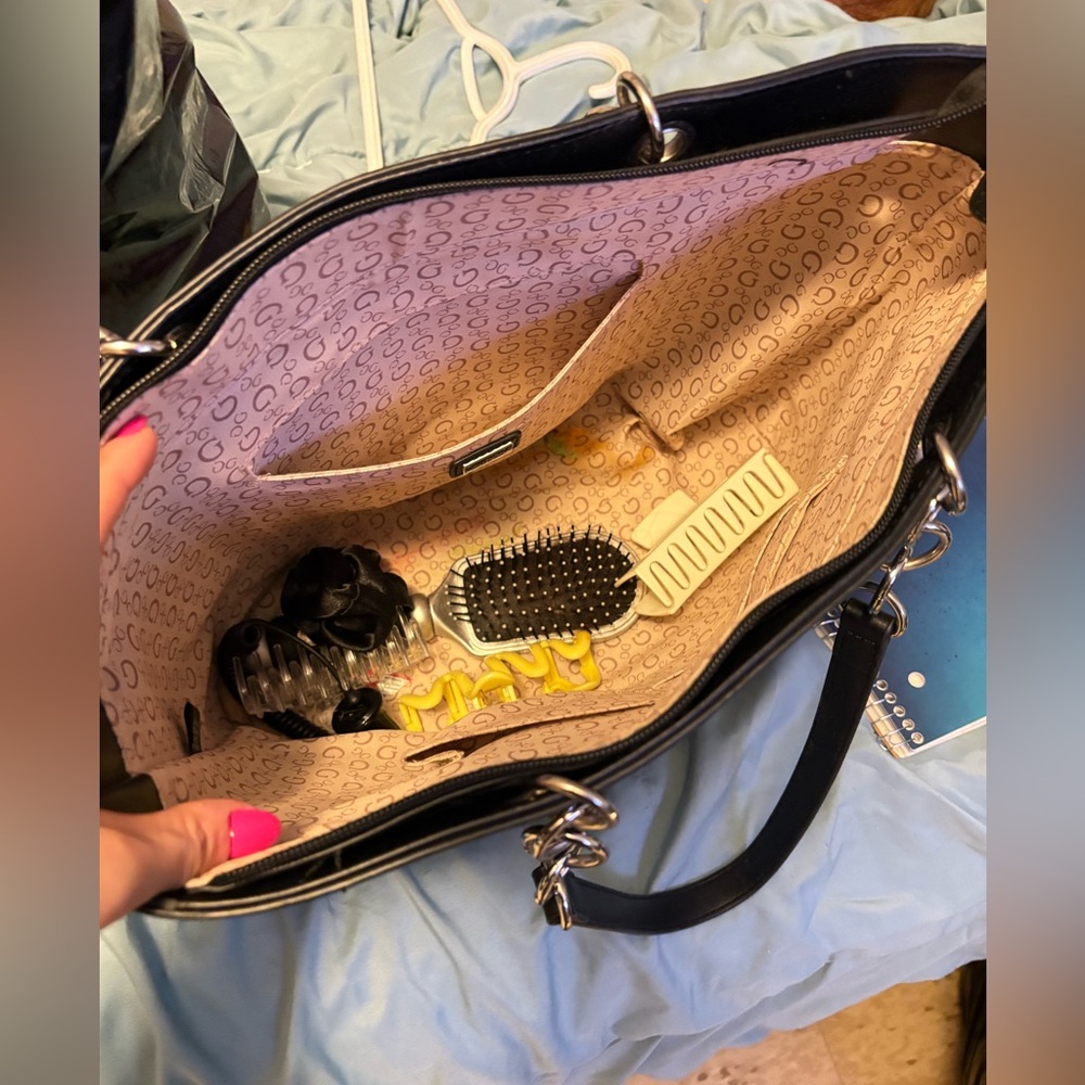 GUESS Elegant Black Women's Handbag